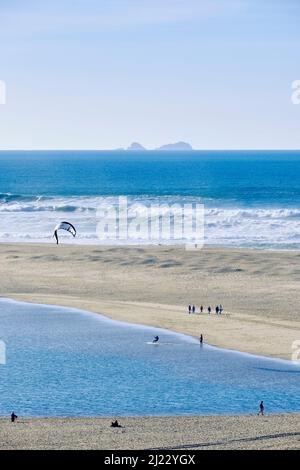 Plage de Foz do Arelho entre la mer et le lagon d'Obidos. Caldas da Rainha, Portugal Banque D'Images