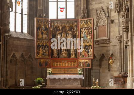 Vienne, Autriche - 24 avril 2015 : intérieur de la cathédrale Saint-stephens, avec ornement baroque et autel viennois Neustadter de 1447. Banque D'Images