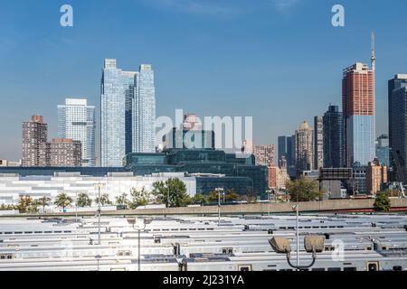 New York, États-Unis - 21 octobre 2015 : vue sur la rue du quartier Midtown avec Penn Station à New York City, États-Unis. La gare de Pennsylvanie est New Yworks Banque D'Images