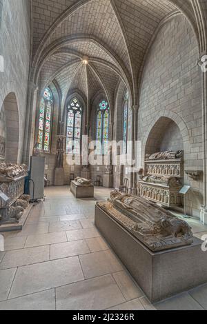 New York, Etats-Unis - 22 octobre 2015 : les gens visitent le Sanctuaire au musée Cloisters de New York, Etats-Unis. Les cloîtres ont été construits par l'européen d'origine Banque D'Images