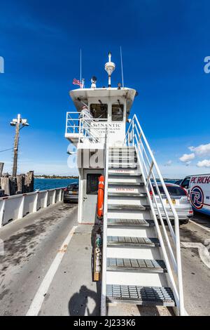 Sterling, États-Unis - 27 octobre 2015 : traversée du canal à la rivière Peconic avec le ferry sud à Sterling, États-Unis. Banque D'Images