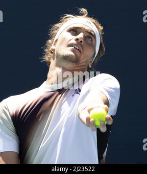 Miami Gardens, États-Unis. 29th mars 2022. Alexander Zverev, d'Allemagne, sert à Thanasi Kokkinakis, d'Australie, à l'Open de Miami dans le Hard Rock Stadium de Miami Gardens, Floride, le mardi 29 mars 2022. Photo de Gary I Rothstein/UPI crédit: UPI/Alay Live News Banque D'Images