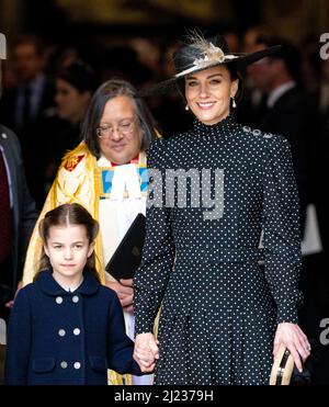 Londres, Royaume-Uni, 29 mars 2022, Princesse Catherine, La duchesse de Cambridge et la princesse Charlotte de Cambridge quittent l'abbaye de Westminster à Londres, le 29 mars 2022, après avoir assisté au Service de Thanksgiving pour la vie du prince Philip, duc d'Édimbourg photo: Albert Nieboer/pays-Bas OUT/point de vue OUT Banque D'Images