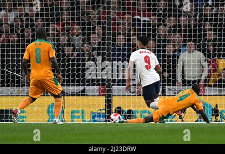 Londres, Royaume-Uni. 29th mars 2022. Ollie Watkins (Angleterre) marque le but de l'Angleterre en 1st lors du match international amical entre l'Angleterre et la Côte d'Ivoire au stade Wembley, le 29th 2022 mars à Londres, en Angleterre. (Photo de Garry Bowden/phcimages.com) crédit: Images de la SSP/Alamy Live News Banque D'Images