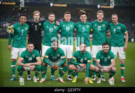 Groupe d'équipe de la République d'Irlande (rangée supérieure gauche-droite) Callum Robinson, gardien de but Caoimhin Kelleher, Matt Doherty, Dara O'Shea, John Egan, Nathan Collins, will Keane (rangée inférieure gauche-droite) Alan Browne, Chiedozie Ogbene, Conor Hourihane, Ryan Manning lors du match international amical au stade Aviva de Dublin, en Irlande. Date de la photo: Mardi 29 mars 2022. Banque D'Images