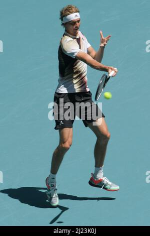 Alexander Zverev (GER) a battu Thanasi Kokkinakis (AUS) 6-4, 6-4, à l'Open de Miami en cours de jeu au Hard Rock Stadium de Miami Gardens, Floride, le 29 mars 2022: © Karla Kinne/Tennisclix/CSM Banque D'Images