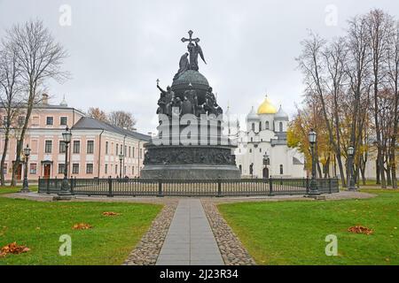 La cathédrale de Sofia et le monument du millénaire de la Russie à Krasnodar Banque D'Images