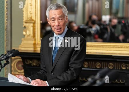 Washington, DC, États-Unis. 29th mars 2022. Le vice-président américain Kamala Harris rencontre Lee Hsien Loong, premier ministre de Singapour, dans le bureau de cérémonie du vice-président à Washington, DC, États-Unis, le mardi 29 mars, 2022. Le président Biden devait discuter de l'attaque de la Russie contre l'Ukraine et des implications pour la région Indo-Pacifique lors de la réunion d'aujourd'hui avec Lee Hsien Loong, selon un responsable américain. Credit: Joshua Roberts/Pool via CNP/dpa/Alay Live News Banque D'Images