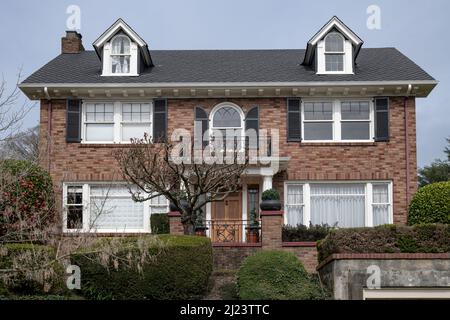 Grande maison Highland Drive quartier résidentiel Queen Anne à Seattle Washington. Banque D'Images