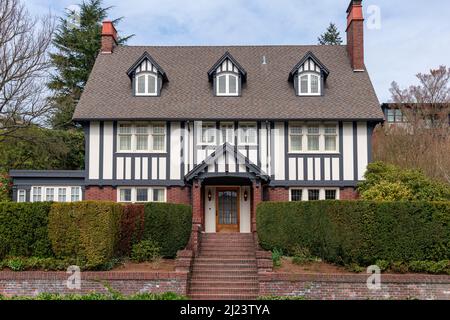 Grande maison Highland Drive quartier résidentiel Queen Anne à Seattle Washington. Banque D'Images