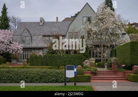 Grande maison Highland Drive quartier résidentiel Queen Anne à Seattle Washington. Banque D'Images