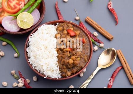 Punjabi Chhole également connu sous le nom Chhola Masala Sabji Amritsari Chole Sabzi Masaledar Chana Chola ou pois chiches Curry fait de pois chiches oignon Tomato Banque D'Images