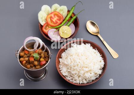 Punjabi Chhole également connu sous le nom Chhola Masala Sabji Amritsari Chole Sabzi Masaledar Chana Chola ou pois chiches Curry fait de pois chiches oignon Tomato Banque D'Images