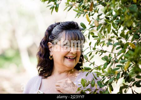Portrait de la femme mexicaine, baby Boomer à San Diego Banque D'Images