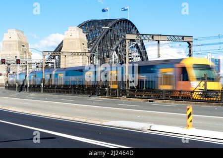 Train de Sydney sur Harbour Bridge Banque D'Images