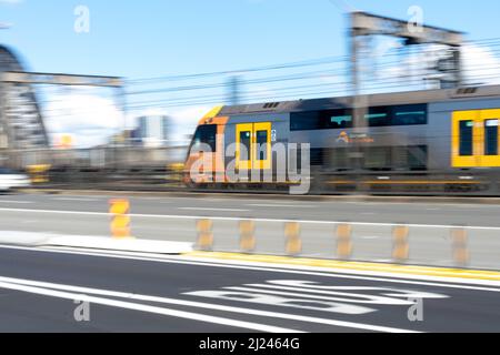 Train de Sydney sur Harbour Bridge Banque D'Images