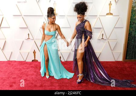 27 mars 2022, Los Angeles, CA, Etats-Unis: LOS ANGELES - 27 MARS: Halle Bailey, Chloe Bailey à l'Academy Awards 94th au Dolby Theatre le 27 mars 2022 à Los Angeles, CA (Credit image: © Kay Blake/ZUMA Press Wire) Banque D'Images