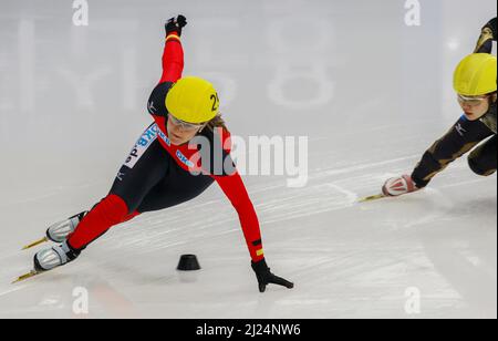 25 sept 2009-Séoul, Corée du Sud-Priebst Christin, devant, de l'Allemagne, participe aux quarts-finales relais de 3000 mètres des Championnats du monde de patinage de vitesse sur piste courte 2009 de l'UIP le 25 septembre 2009 à Séoul, Corée du Sud. Banque D'Images