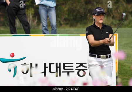 8 octobre 2011-Incheon, Corée du Sud-KERR, Cristie of USA, joue sur le 3th trous lors du championnat LPGA par Hana Bank au club de golf SKY72 à Incheon le 8 octobre 2011, Corée du Sud. Banque D'Images