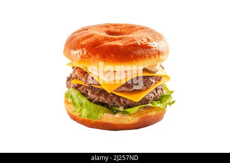 Hamburger à petits pains avec beignets de bœuf et vinaigrette. Banque D'Images