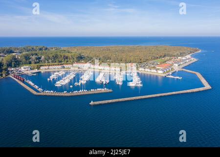 Baltic Sea Resort Boltenhagen: Hôtels et marina Weisse Wieck, voir de l'air Banque D'Images