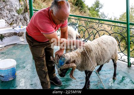 Célébration du festival d'Ahura dans le sanctuaire de Bektashi de Sari Salltik, Kruje, Albanie. Sacrifice rituel Banque D'Images