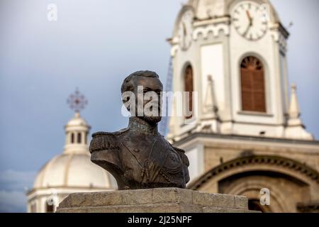 Statue du général Juan Galo de Lavalle à l'extérieur de l'église San Antonio, Riobamba, Equateur Banque D'Images