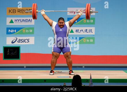28 nov 2009-Goyang, Corée du Sud-Opeloge Ele de Samoa participe à la compétition d'haltérophilie +75kg féminin aux Championnats du monde d'haltérophilie à Goyang, au nord de Séoul, le 28 novembre 2009. Banque D'Images