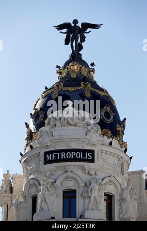 Madrid - ce bâtiment phare de Metropolis se trouve à l'angle de la Calle de Alcala et de la Gran via. Banque D'Images