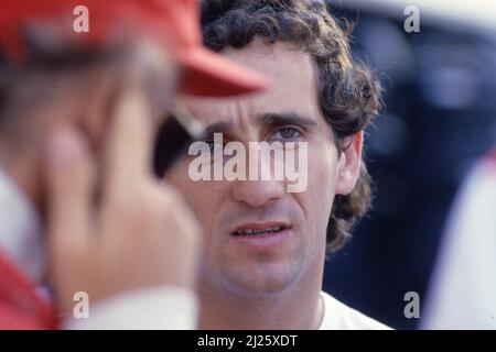 Alain Prost (FRA) McLaren parle avec Niki Lauda (AUT) Banque D'Images