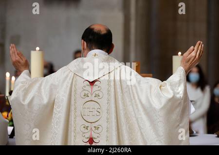 Messe du dimanche à l'église Saint Nicolas, Beaumont-le-Roger, Eure, France Banque D'Images