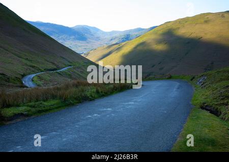 Newlands Pass en direction du sud vers Buttermere et Crummock Water dans le Lake District, Cumbria, Angleterre Banque D'Images