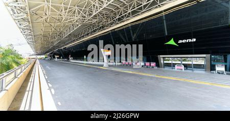 Recife, PE, Brésil - 19 octobre 2021 : zone extérieure de l'aéroport international de Recife, REC, Guarararapes - Gilberto Freyre. Banque D'Images