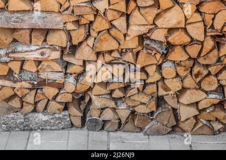 Bois de chauffage cheminée stockage matériaux bois arbre haché velours rural. Banque D'Images