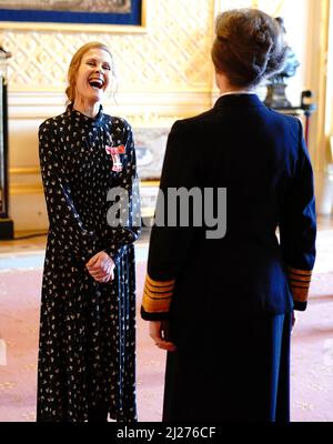 Geneviève Ballard, également connue sous le nom d'Alison Moyet, de Hove, est fait un MBE (membre de l'ordre de l'Empire britannique) par la princesse Royale au château de Windsor. Date de la photo: Mercredi 30 mars 2022. Banque D'Images