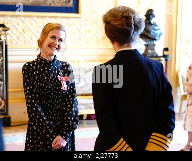 Geneviève Ballard, également connue sous le nom d'Alison Moyet, de Hove, est fait un MBE (membre de l'ordre de l'Empire britannique) par la princesse Royale au château de Windsor. Date de la photo: Mercredi 30 mars 2022. Banque D'Images