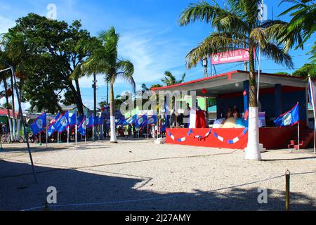 PUNTA GORDA, BELIZE - le 10 SEPTEMBRE 2016 Fête du Caye de St. George et carnaval - compétition Reine de la Baie Banque D'Images