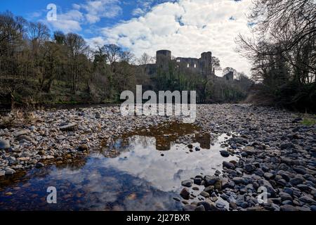 Château de Barnard sur la rivière Tees dans le comté de Durham Banque D'Images