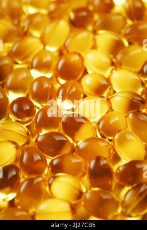Fond des capsules dans une coquille avec de la vitamine Omega 3 huile de poisson Banque D'Images