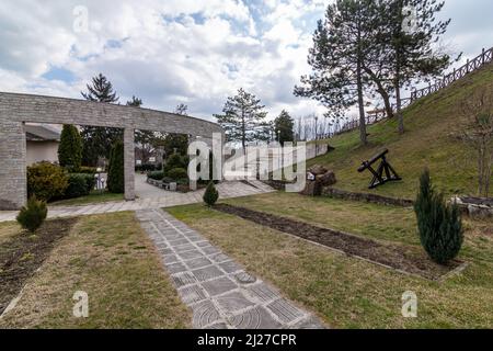 Les ruines de la forteresse médiévale en pierre de Kaleto située près de la ville de Mezdra en Bulgarie. Banque D'Images