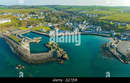 Vue aérienne du village de Portpatrick à Dumfries et Galloway, Écosse, Royaume-Uni Banque D'Images