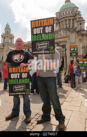 26/06/2010, Belfast, Irlande du Nord. Eirigi, un groupe de protestation républicain, manifeste contre la domination britannique en Irlande du Nord Banque D'Images