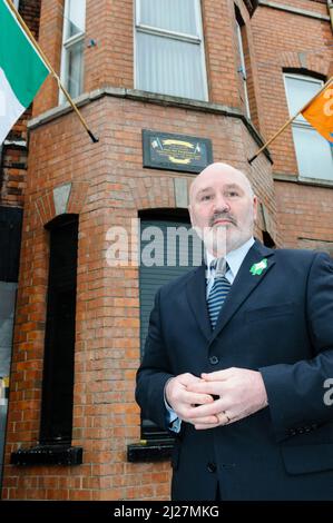 06/04/2012, Belfast, Irlande du Nord. Alex Maskey, député de Sinn Fein, prend la parole lors de la première commémoration du soulèvement de Pâques de 2012 Banque D'Images