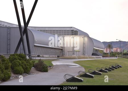 Palacio de Ferias y Congresos de Málaga (Centre de conférences et d'expositions) Bâtiment moderne avec revêtement métallique à Malaga Andalousie Espagne. Banque D'Images