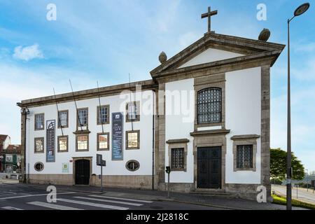 Porto, Portugal. Mars 2022. Vue extérieure du palais de l'université de Lusofona dans le centre-ville Banque D'Images