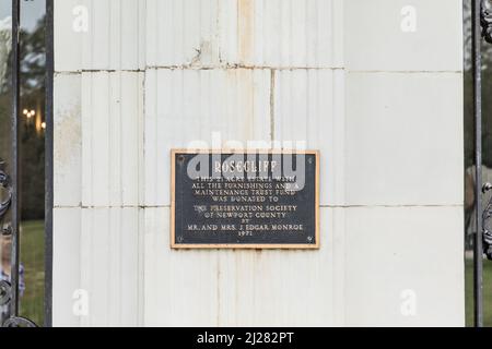 NEWPORT, RHODE ISLAND - SEP 23, 2017 : vue extérieure de la plaque du manoir historique de Rosecliff à Rhode Island, États-Unis. Banque D'Images