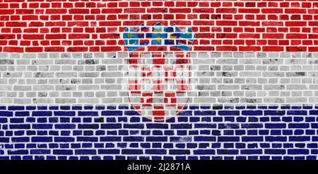 Gros plan sur un mur de briques avec le drapeau de la Croatie peint dessus. Banque D'Images