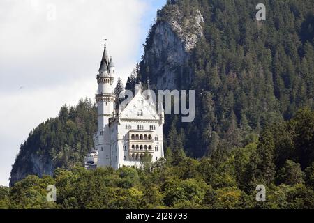 Célèbre château situé au sud de la Bavière (appelé château de Neuschwanstein). Palais du roi Ludwig II Également connu sous le nom de 'Château de 'Disney'. Bavière, Allemagne Banque D'Images