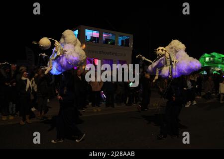 Divertissement de rue au Harwich Illumine Festival 2022 Banque D'Images