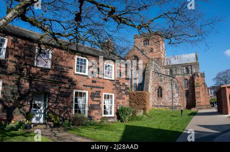 La cathédrale de Carlisle est le siège de l'évêque de Carlisle. Fondée comme prieuré Augustien, elle est devenue cathédrale en 1133. Banque D'Images